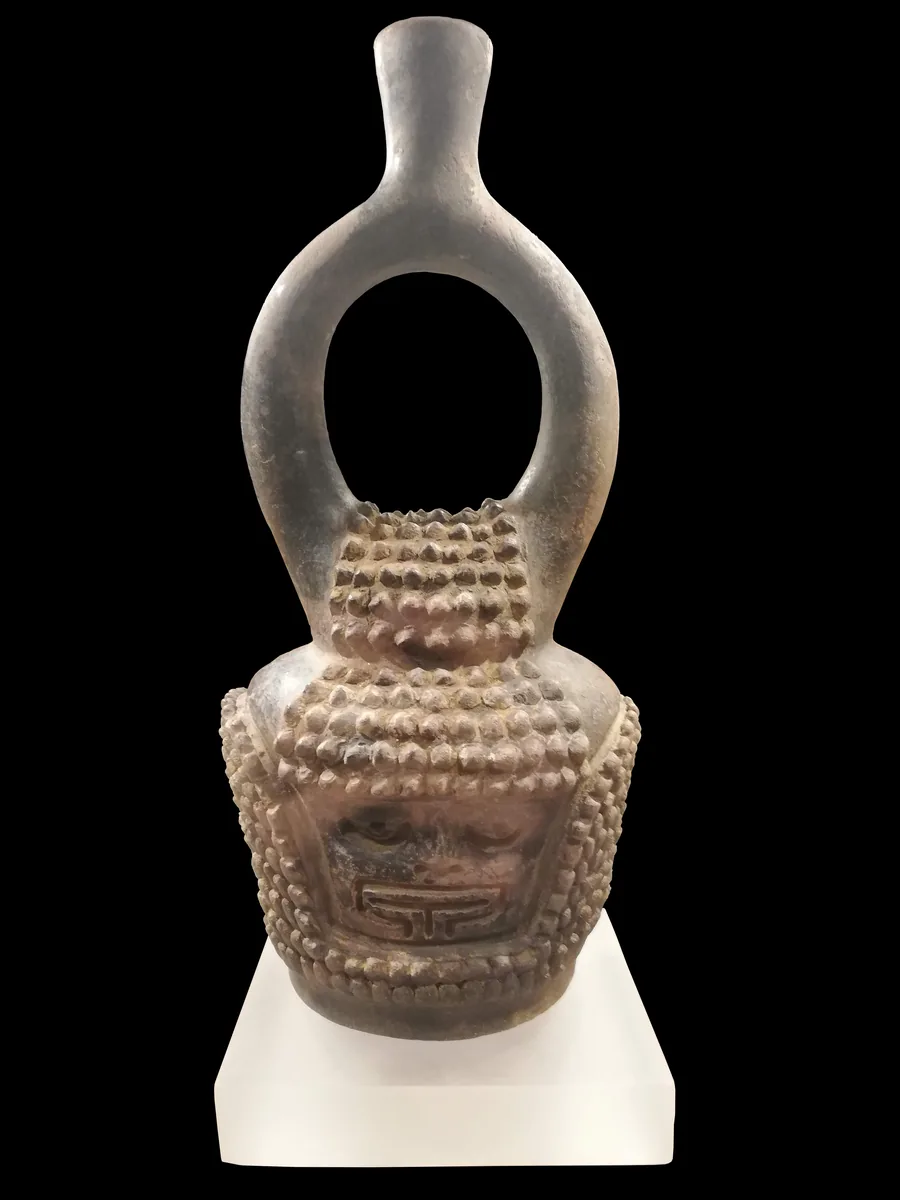 Botella antropomorfa de la cultura Mayo-Chinchipe-Marañón conservada en el Museo Nacional del Ecuador